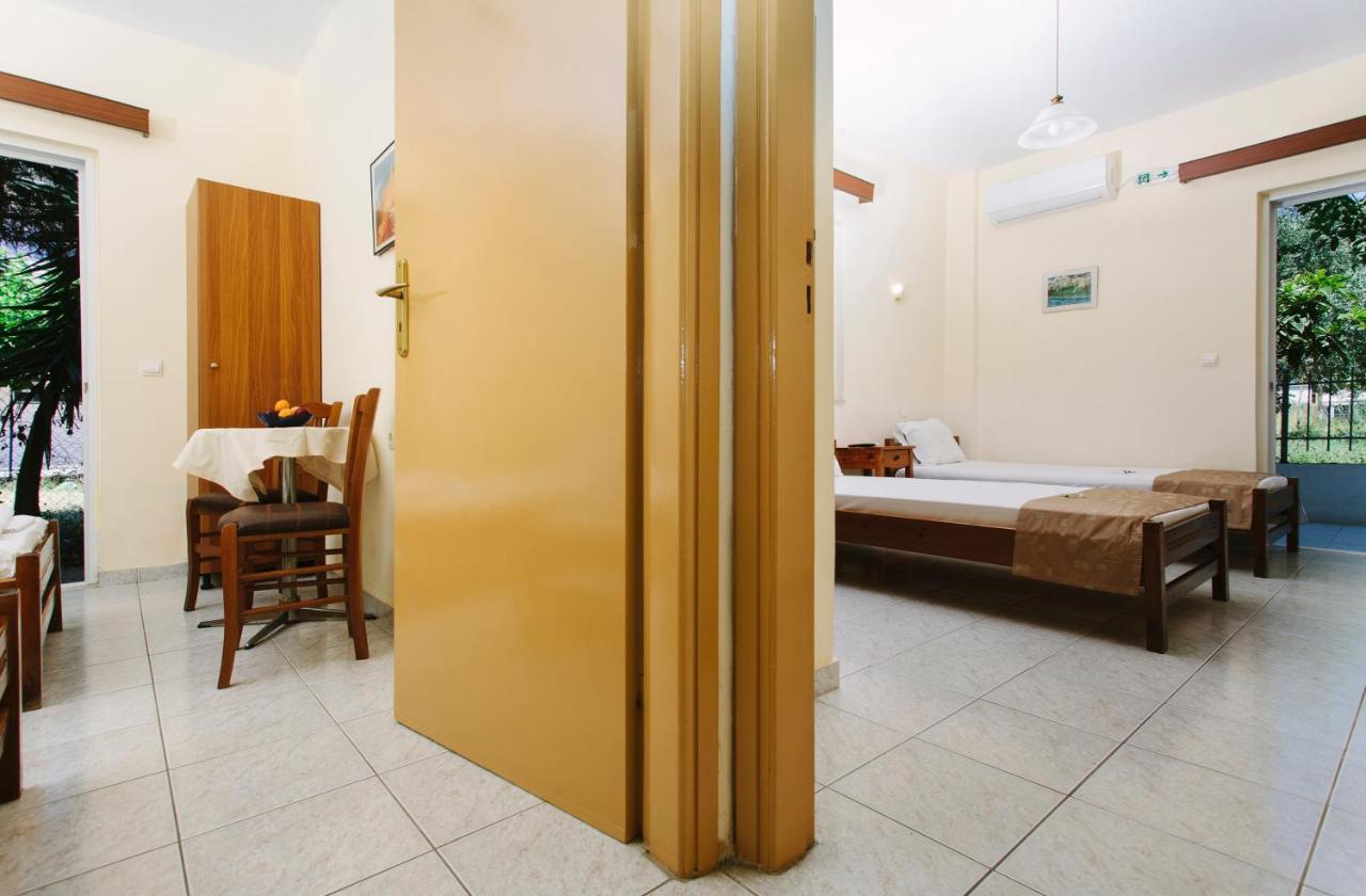 Hotel Loula Rooms And Apartments Kamena Vourla Dış mekan fotoğraf