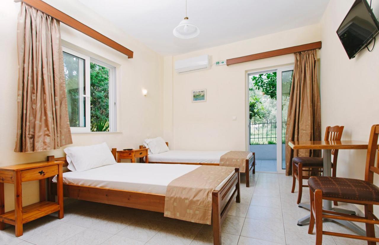 Hotel Loula Rooms And Apartments Kamena Vourla Dış mekan fotoğraf