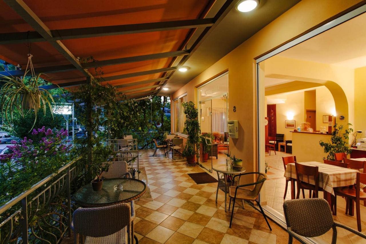 Hotel Loula Rooms And Apartments Kamena Vourla Dış mekan fotoğraf