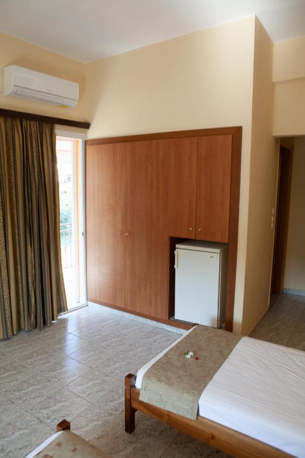 Hotel Loula Rooms And Apartments Kamena Vourla Dış mekan fotoğraf