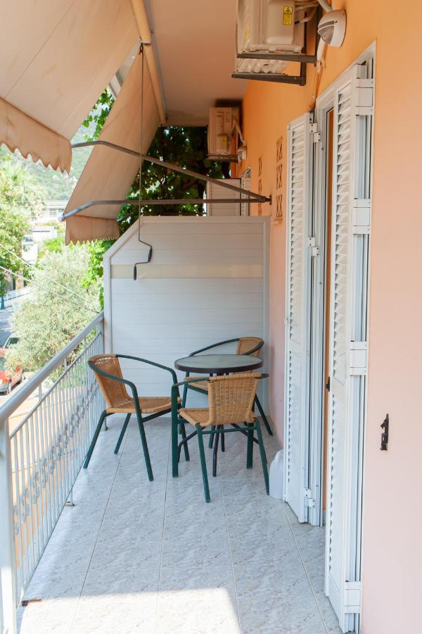 Hotel Loula Rooms And Apartments Kamena Vourla Dış mekan fotoğraf