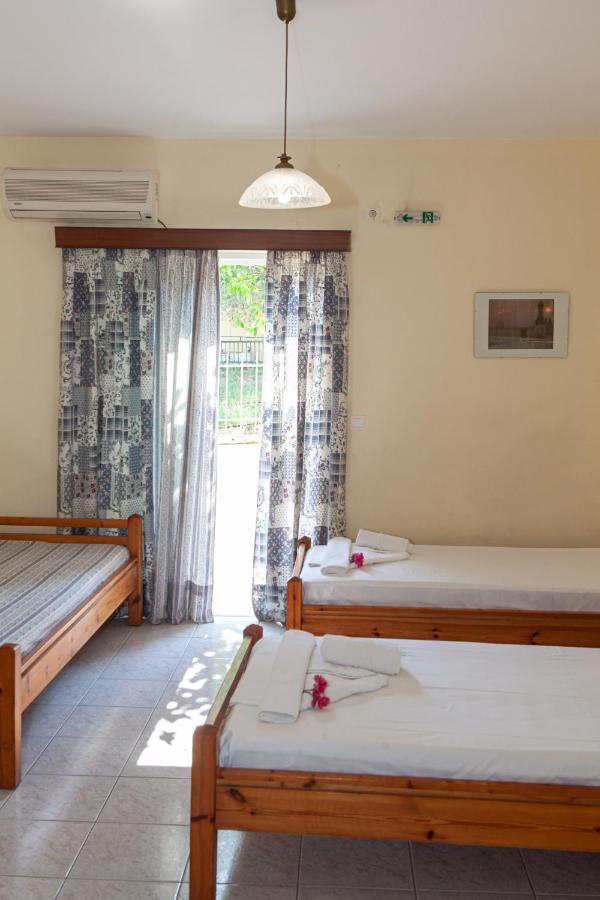 Hotel Loula Rooms And Apartments Kamena Vourla Dış mekan fotoğraf