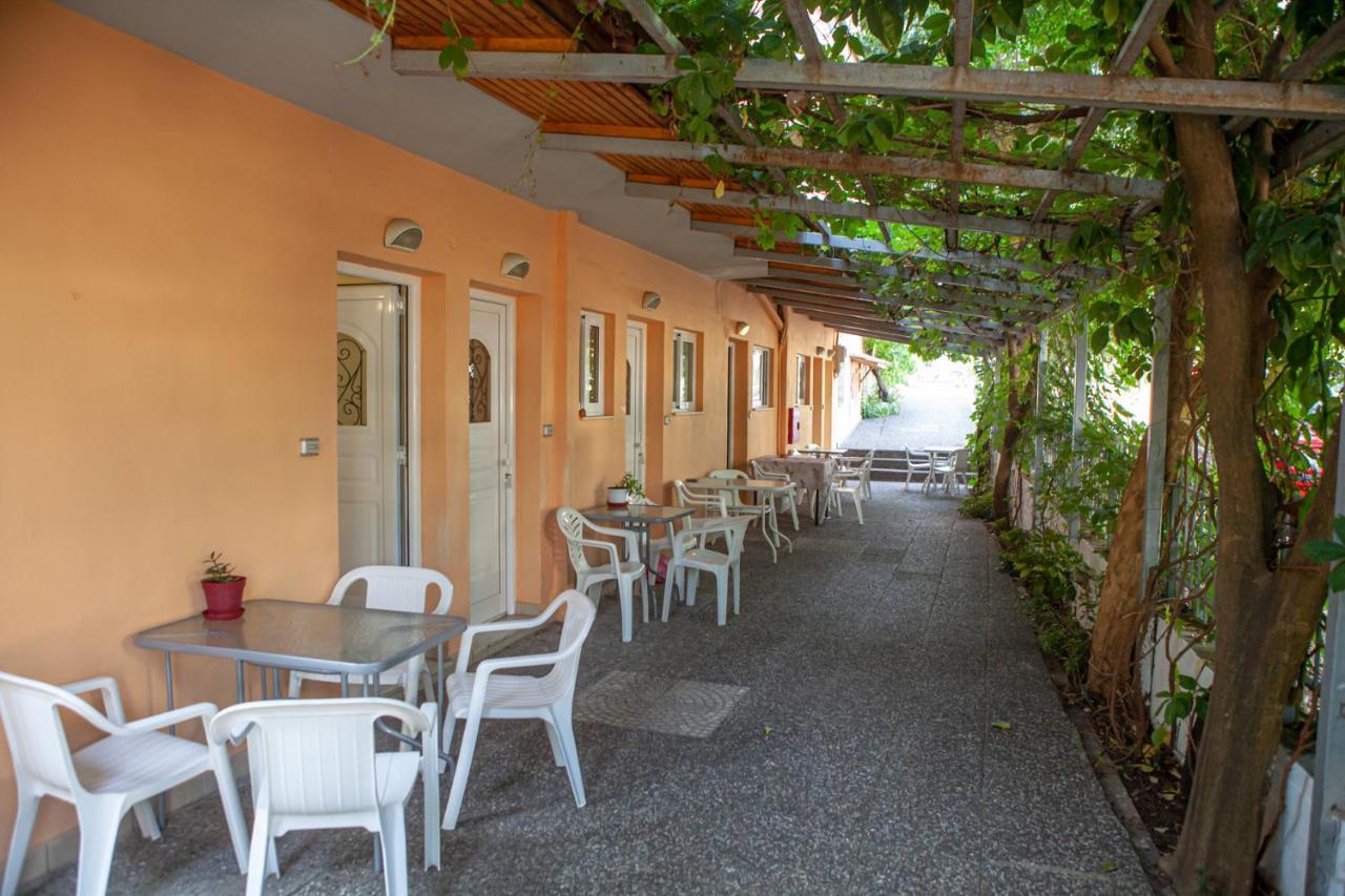 Hotel Loula Rooms And Apartments Kamena Vourla Dış mekan fotoğraf