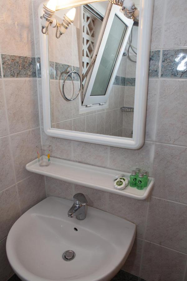 Hotel Loula Rooms And Apartments Kamena Vourla Dış mekan fotoğraf