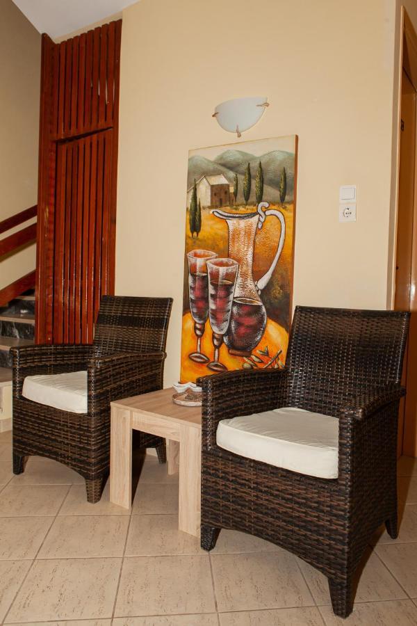 Hotel Loula Rooms And Apartments Kamena Vourla Dış mekan fotoğraf