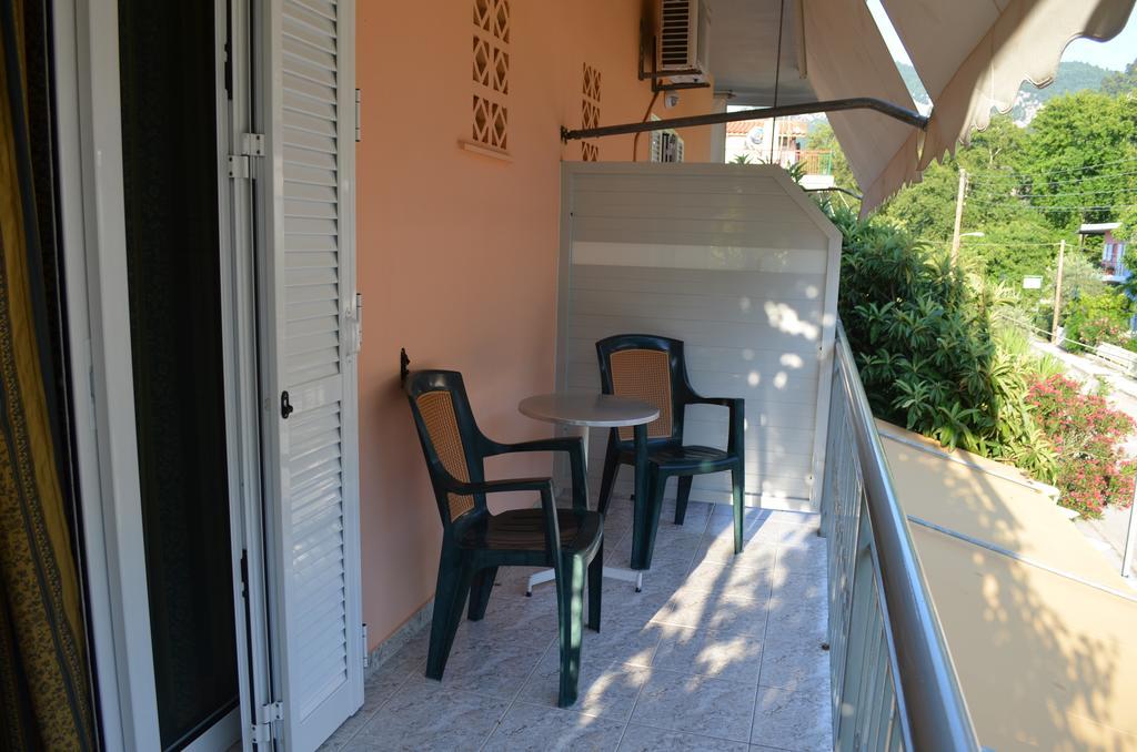Hotel Loula Rooms And Apartments Kamena Vourla Dış mekan fotoğraf