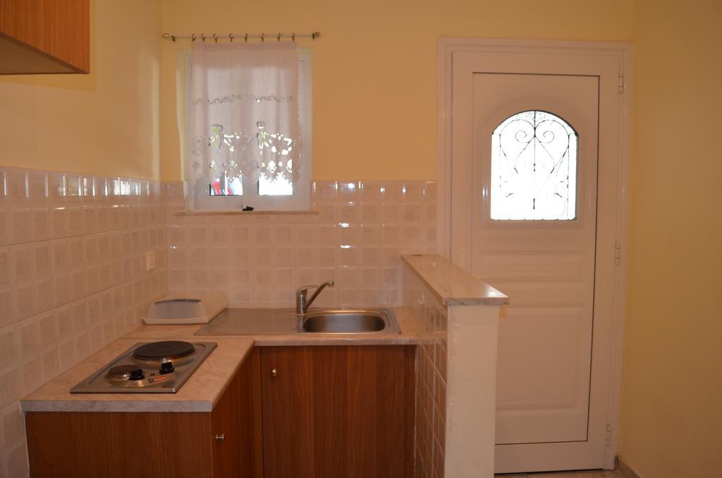 Hotel Loula Rooms And Apartments Kamena Vourla Oda fotoğraf