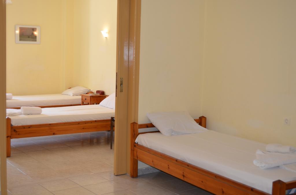 Hotel Loula Rooms And Apartments Kamena Vourla Oda fotoğraf