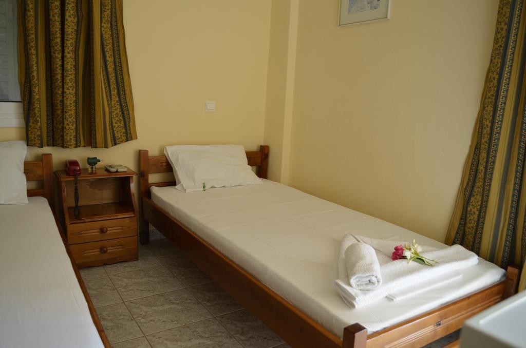 Hotel Loula Rooms And Apartments Kamena Vourla Dış mekan fotoğraf