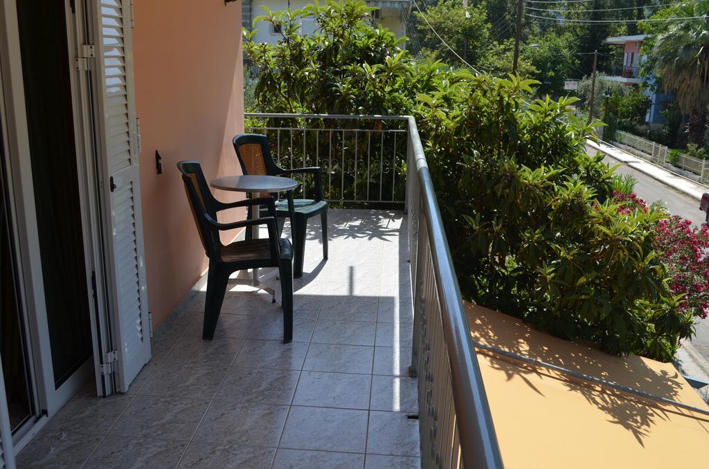 Hotel Loula Rooms And Apartments Kamena Vourla Oda fotoğraf